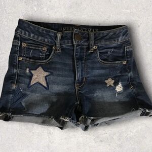 𝅺: : AMERICAN EAGLE Denim Shorts with Raw Hem and Star Patch Detail : :